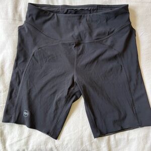 Janji Black Bike Shorts with Elastic Waistband and Moisture-Wicking Fabric